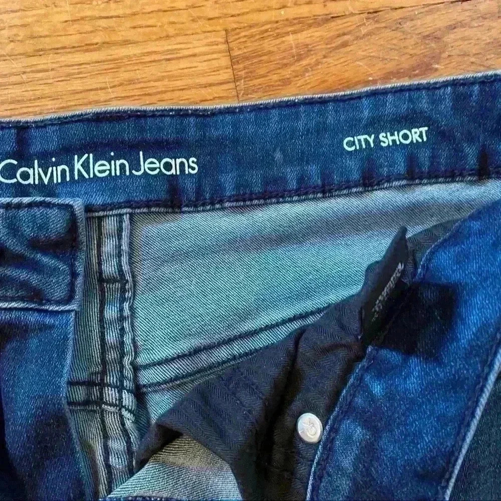 Calvin Klein Jeans shorts with embroidered belt - Picture 6 of 7